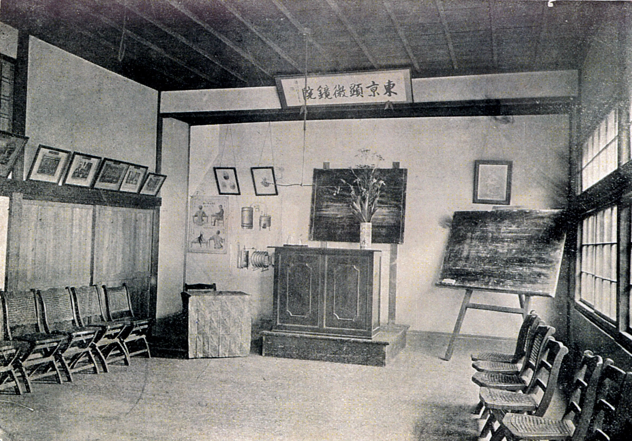 写真：院内講堂（神田小川町）1896（明治29）年当時