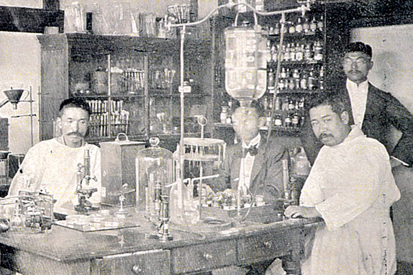 院内実験室（神田小川町）1896（明治29）年当時